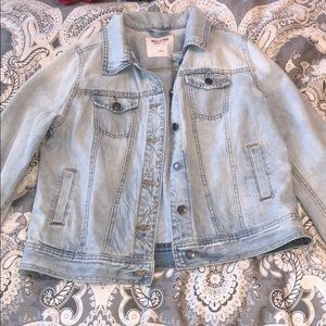 LIGHT WASH DENIM JACKET